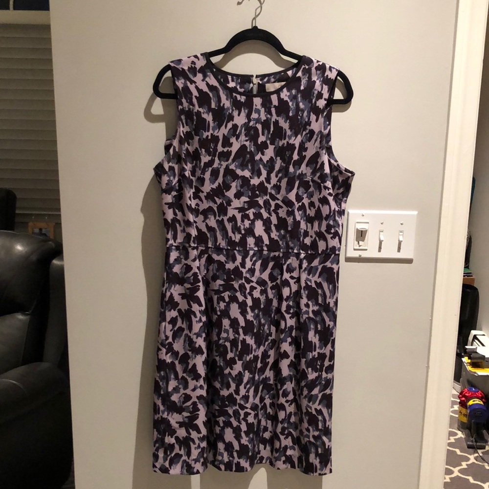 Loft polyester printed dress in gray and black. Size 14.